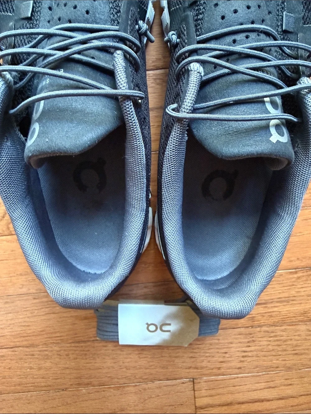 On Running Cloud Women's in Black and White - size 8.5